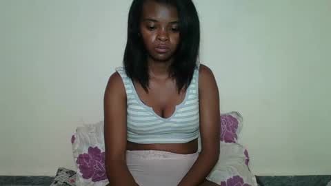 Snapshot of mayalabelle chatting on 12/22/25, 05:15 mayalabelle online show from 12/22/25, 05:15