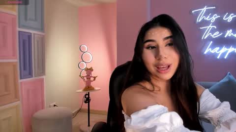 Snapshot of mayamoretti chatting on 11/01/25, 04:14 Maya online show from 11/01/25, 04:14