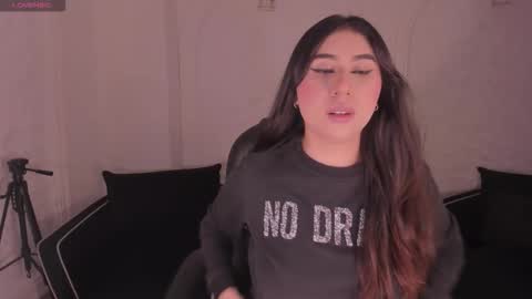 Snapshot of mayamoretti chatting on 11/28/25, 03:20 Maya online show from 11/28/25, 03:20