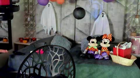 Nicolle Ruselle   Hello my lovely  schedule for great fun from  630 am and end 800 pm Colombian time I wait for you online show from 10/30/25, 11:49