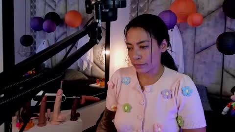 Nicolle Ruselle   Hello my lovely  schedule for great fun from  630 am and end 800 pm Colombian time I wait for you online show from 10/31/25, 11:55