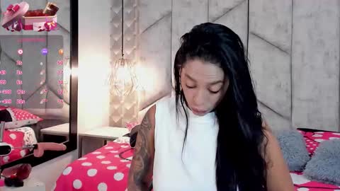 Nicolle Ruselle   Hello my lovely  schedule for great fun from  630 am and end 800 pm Colombian time I wait for you online show from 11/01/25, 04:09