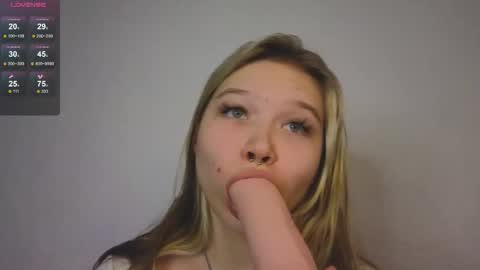 Snapshot of mayaster chatting on 10/31/25, 01:23 Maya online show from 10/31/25, 01:23