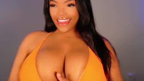 MayBabi online show from 11/22/25, 12:15