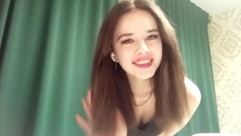 Snapshot of maybellebrimer chatting on 10/29/25, 04:09 Amelia online show from 10/29/25, 04:09