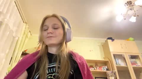 Lola online show from 09/25/25, 04:21