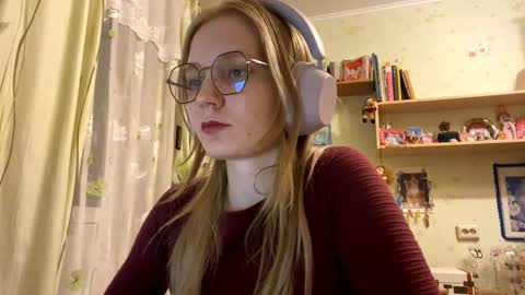 Lola online show from 09/26/25, 03:49