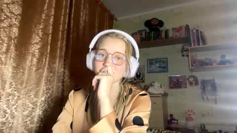 Lola online show from 10/02/25, 07:21