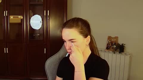 maybloom_ online show from 10/29/25, 06:04