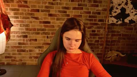 maybloom_ online show from 11/18/25, 05:23