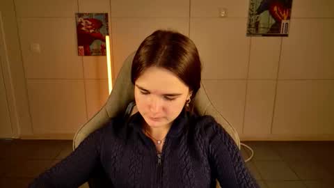 maybloom_ online show from 11/25/25, 12:05