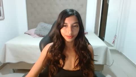 Snapshot of maydivaxox chatting on 11/27/25, 07:05 MAYA online show from 11/27/25, 07:05