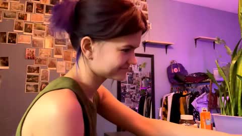 Snapshot of mayecorlee chatting on 03/02/26, 02:57 Rose online show from 03/02/26, 02:57