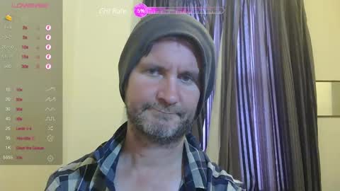 Snapshot of mayhemnz chatting on 12/23/24, 04:12 MayhemNZ online show from 12/23/24, 04:12