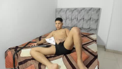 Snapshot of maykyboyx chatting on 04/06/26, 11:38 Mayky... online show from 04/06/26, 11:38