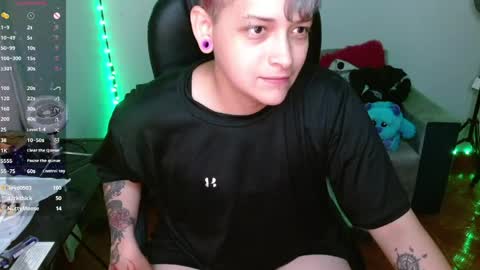 Snapshot of maylyy_kan chatting on 05/25/26, 11:44 Mayle kan online show from 05/25/26, 11:44