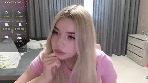 Snapshot of maymallorie chatting on 07/01/26, 02:46 may online show from 07/01/26, 02:46