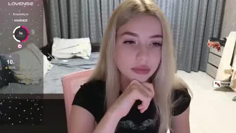 Snapshot of maymallorie chatting on 07/06/26, 01:35 may online show from 07/06/26, 01:35