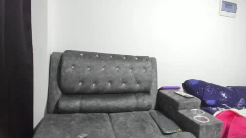 Snapshot of mayte_sexy3 chatting on 10/04/25, 01:25 Mayte  online show from 10/04/25, 01:25