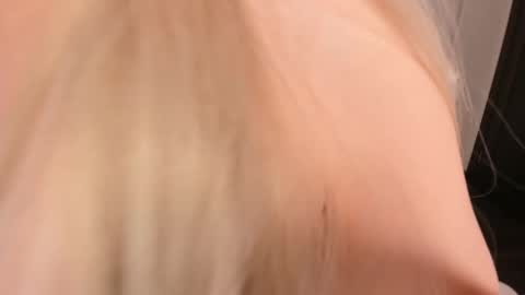  Mila  online show from 12/19/25, 05:14