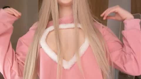 Snapshot of mayya_cuute chatting on 03/16/26, 09:24 Mila online show from 03/16/26, 09:24