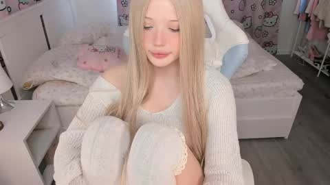 Snapshot of mayya_cuute chatting on 04/25/26, 07:22 Mila online show from 04/25/26, 07:22