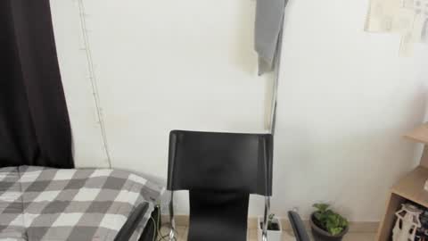 Snapshot of mazikeen_18 chatting on 02/04/25, 04:18 mazikeen_18 online show from 02/04/25, 04:18