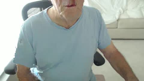 Snapshot of mbeastie chatting on 03/04/25, 02:21 Beastie online show from 03/04/25, 02:21