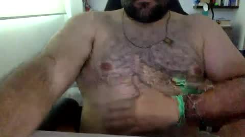 Snapshot of mbotve chatting on 10/10/25, 02:38 VzlaMan online show from 10/10/25, 02:38