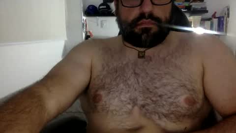 Snapshot of mbotve chatting on 10/25/25, 04:09 VzlaMan online show from 10/25/25, 04:09