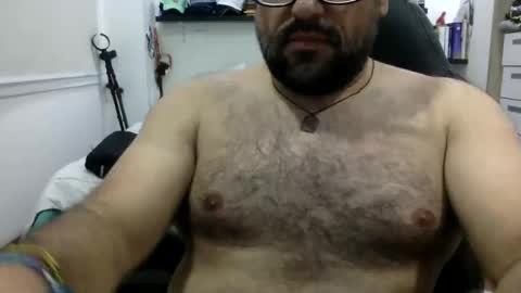 Snapshot of mbotve chatting on 11/13/25, 05:17 VzlaMan online show from 11/13/25, 05:17