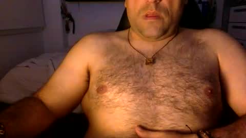 Snapshot of mbotve chatting on 04/09/26, 06:19 VzlaMan online show from 04/09/26, 06:19