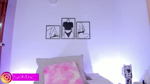 Snapshot of mcdonald_ellie chatting on 11/23/25, 12:54 Ellie online show from 11/23/25, 12:54