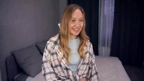 Mary  online show from 10/31/25, 08:15