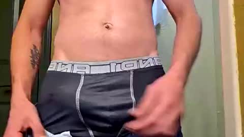 Snapshot of mclovinmackay chatting on 10/27/25, 03:54 mclovinmackay online show from 10/27/25, 03:54