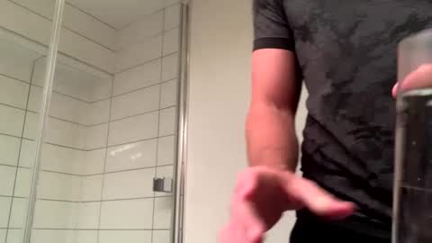 Snapshot of mcr8080 chatting on 12/28/24, 09:40 mcr8080 online show from 12/28/24, 09:40