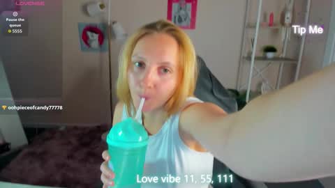 Snapshot of me1issa_bell chatting on 02/20/26, 06:26 Melissa online show from 02/20/26, 06:26