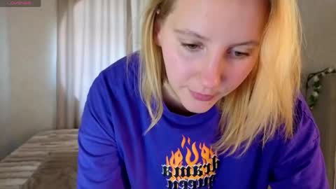 Snapshot of me1issa_bell chatting on 05/05/26, 01:24 Melissa online show from 05/05/26, 01:24