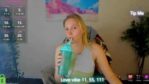 Snapshot of me1issa_bell chatting on 05/08/26, 12:38 Melissa online show from 05/08/26, 12:38
