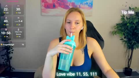 Snapshot of me1issa_bell chatting on 05/19/26, 01:56 Melissa online show from 05/19/26, 01:56
