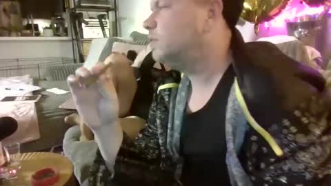 Snapshot of me2283 chatting on 02/08/25, 03:30 me2283 online show from 02/08/25, 03:30