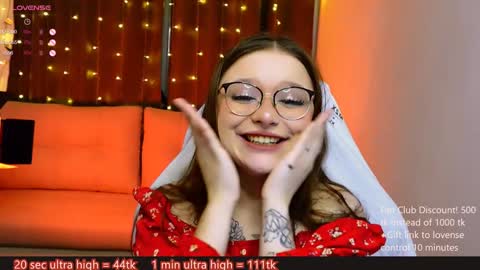 Snapshot of me_hanna chatting on 12/11/24, 10:49 Hanna online show from 12/11/24, 10:49