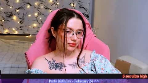 Snapshot of me_hanna chatting on 02/23/25, 02:07 Hanna online show from 02/23/25, 02:07