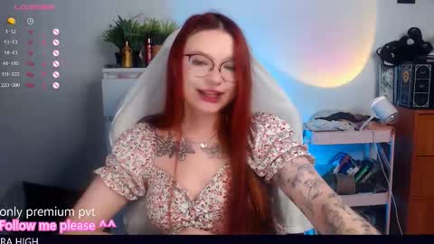 Snapshot of me_hanna chatting on 10/20/25, 10:10 Hanna online show from 10/20/25, 10:10