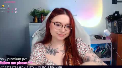 Snapshot of me_hanna chatting on 10/22/25, 01:17 Hanna online show from 10/22/25, 01:17