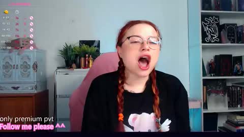 Snapshot of me_hanna chatting on 11/06/25, 10:21 Hanna online show from 11/06/25, 10:21