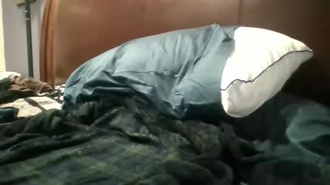 Snapshot of me_likey88 chatting on 12/21/25, 01:07 yung n hung online show from 12/21/25, 01:07