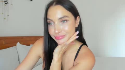 Snapshot of me_lina_ chatting on 02/24/25, 09:10 Alice online show from 02/24/25, 09:10