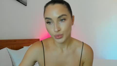 Snapshot of me_lina_ chatting on 03/10/25, 05:54 Alice online show from 03/10/25, 05:54