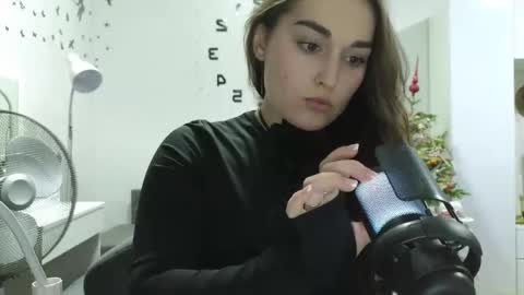 Snapshot of me_lissa_sun chatting on 01/11/25, 04:36 Melissa online show from 01/11/25, 04:36